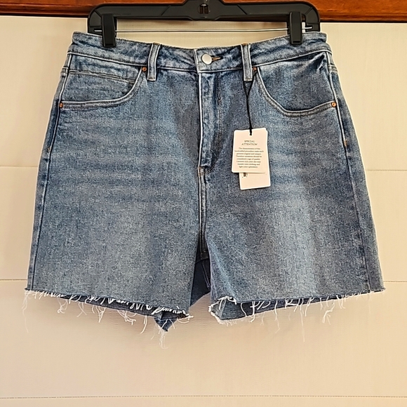 NWT A Loves A High Rise Slim Denim Shorts, Sz. 31 - Picture 1 of 11
